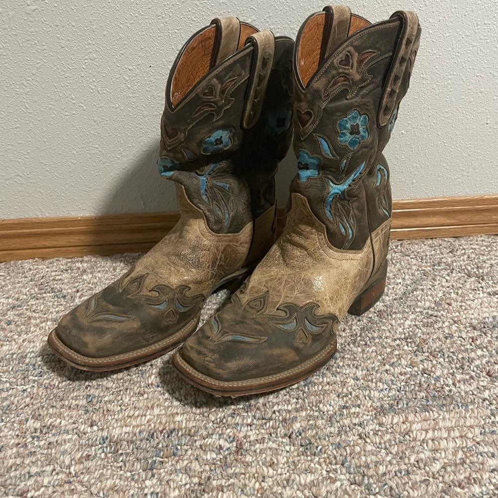 Dan Post distressed women’s cowboy boots (9m)